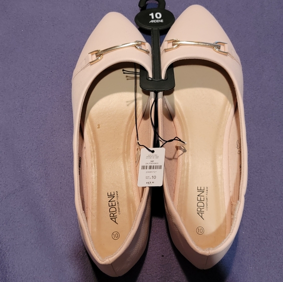 Womans flats - Picture 2 of 2